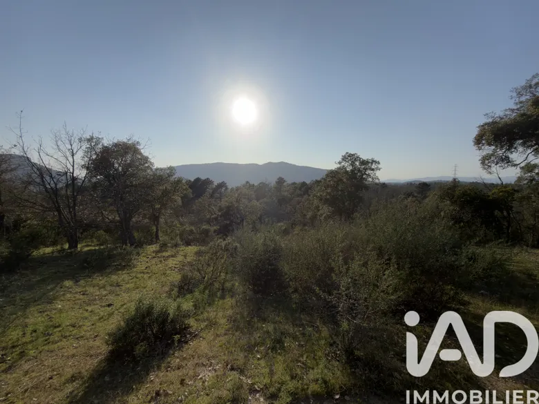 Terrain 140 m² · à Bagnols-en-Forêt · 140 m² · 250 000 €