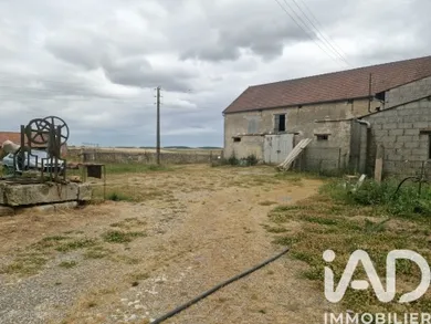 Farm in Saint-Hilliers (77160)