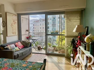 Apartment in Bordeaux (33800)