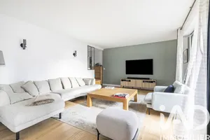 Apartment in Puteaux (92800)