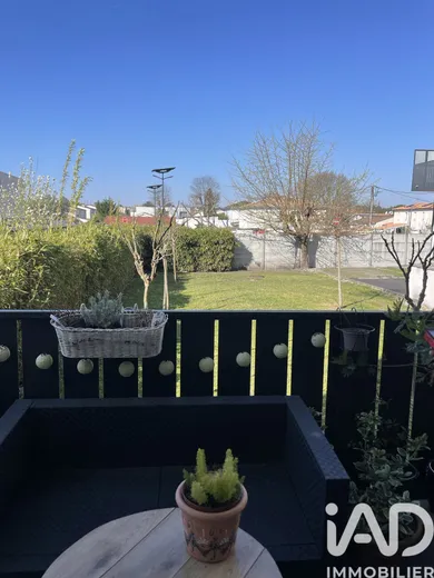 Apartment in Villenave-d'Ornon (33140)