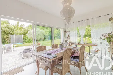 Mansion in Orgeval (78630)