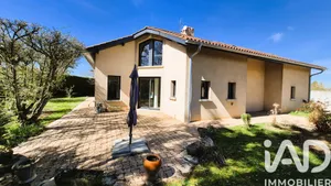 Architectural house in Château-Gaillard (01500)