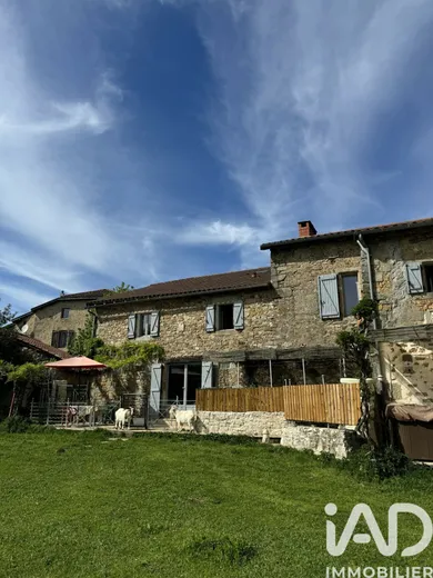 Traditional house in Lunan (46100)