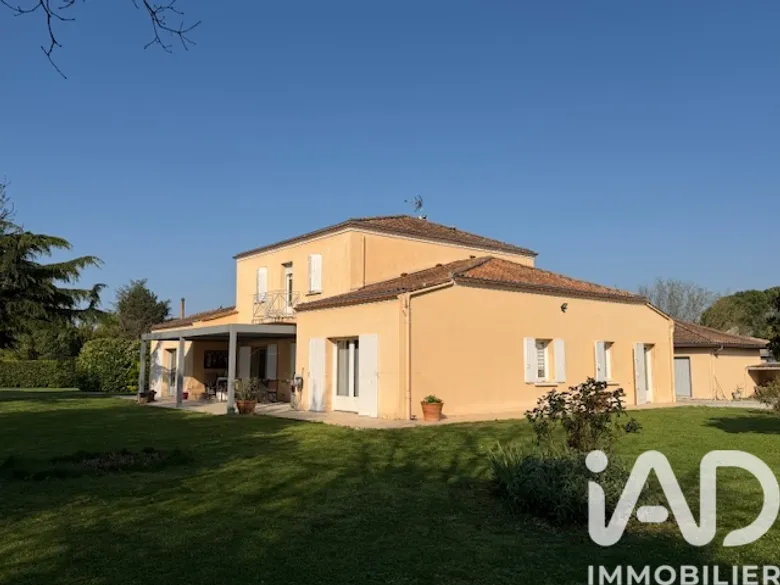 Maison 8 pièces 255 m² · à Saint-Seurin-de-Cursac · 255 m² · 498 000 €