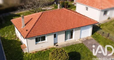 Townhouse in Terres-de-Haute-Charente (16270)