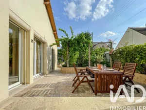 Maison à Saint-Cyr-l'École (78210)