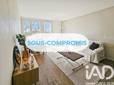 Apartment in Crosne (91560)
