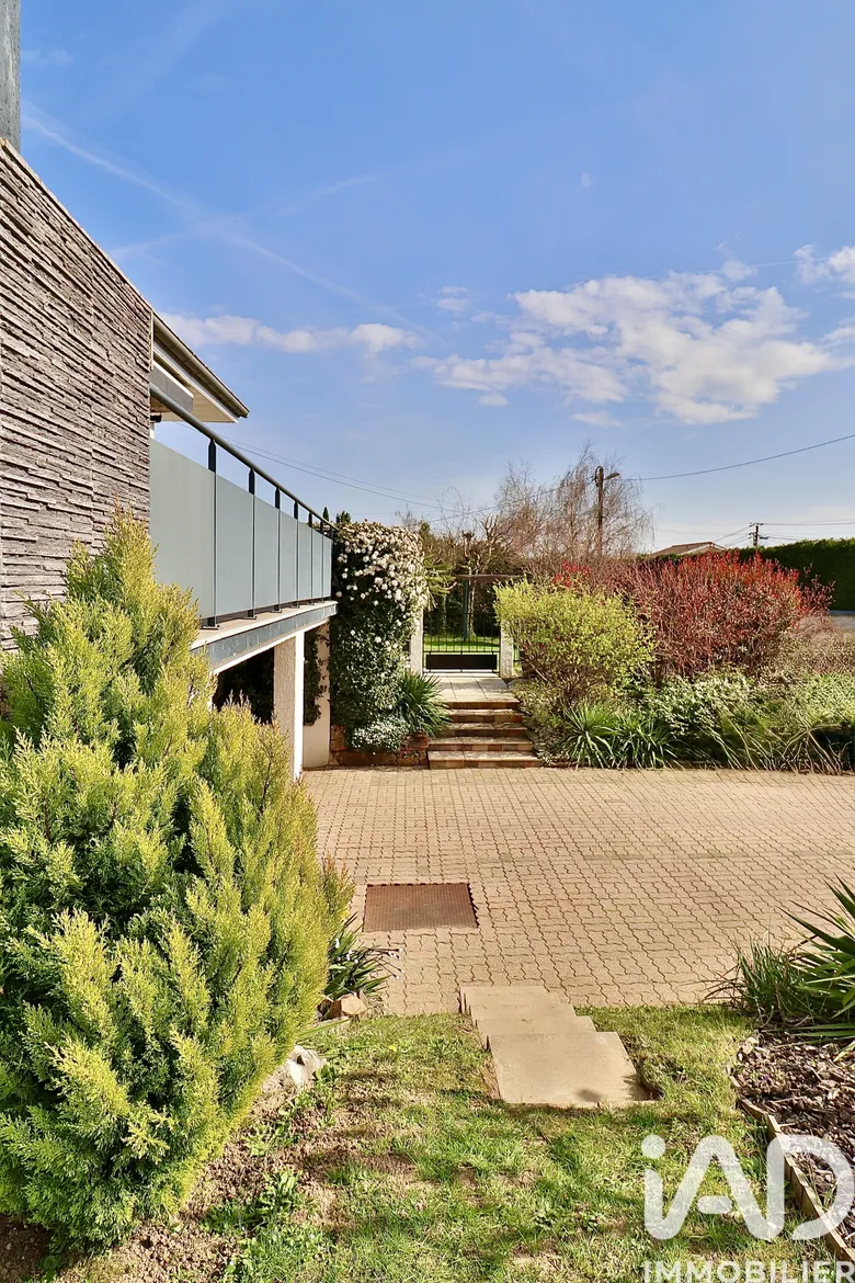 Maison 5 pièces 89 m² · à La Chapelle-de-Guinchay · 89 m² · 330 000 €