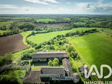 Demeure à Champdeniers-Saint-Denis (79220)