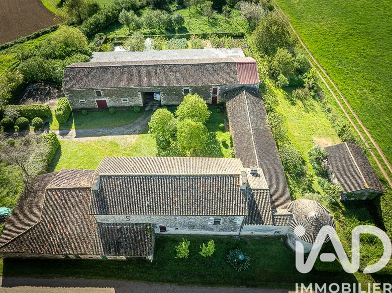 Maison 8 pièces 432 m² · à Champdeniers · 432 m² · 573 000 €