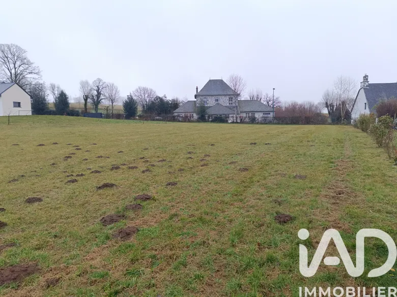 Terrain à bâtir à Saint-Cirgues-de-Malbert (15140) · 39 000 €