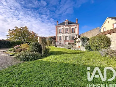 Townhouse in Beaune-la-Rolande (45340)