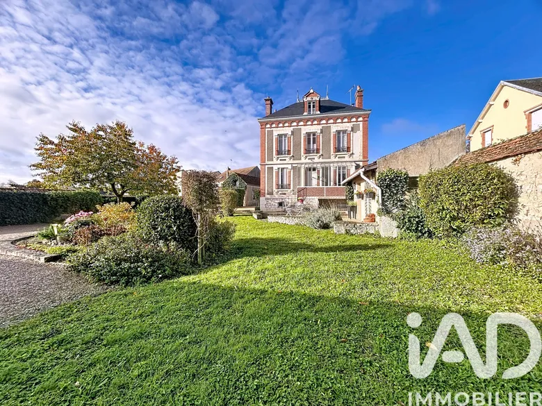 Maison 7 pièces 173 m² · à Beaune-la-Rolande · 173 m² · 259 000 €