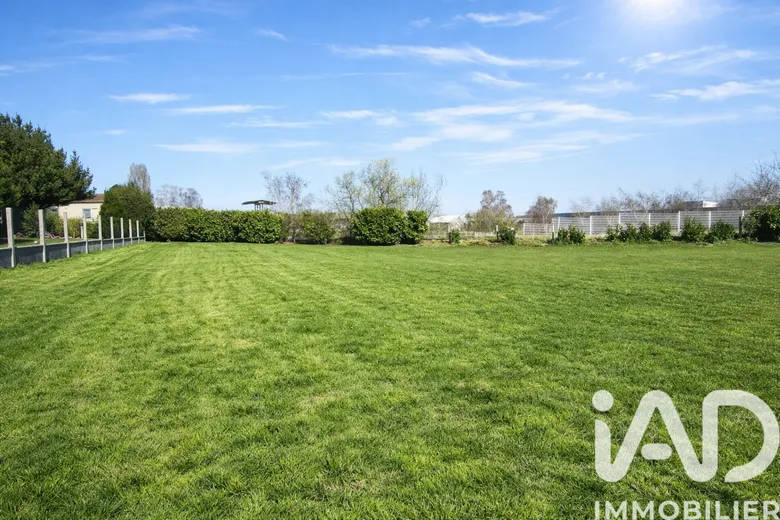 Terrain à bâtir à Chartres (28000) · 133 000 €