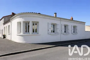 Townhouse in La Rochelle (17000)