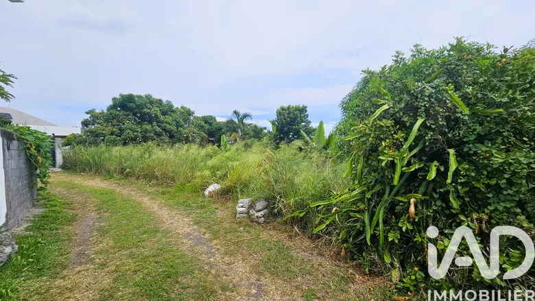 Terrain à bâtir à Saint-Pierre (97432) · 285 000 €