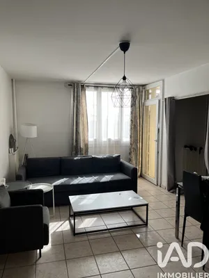 Apartment in Orange (84100)