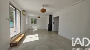 Apartment in Fuveau (13710)