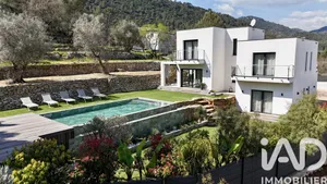 Maison d'architecte à Solliès-Toucas (83210)