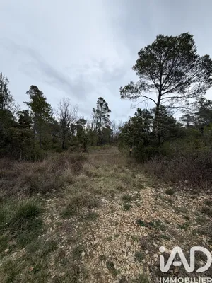 Terrain à Tourrettes (83440)