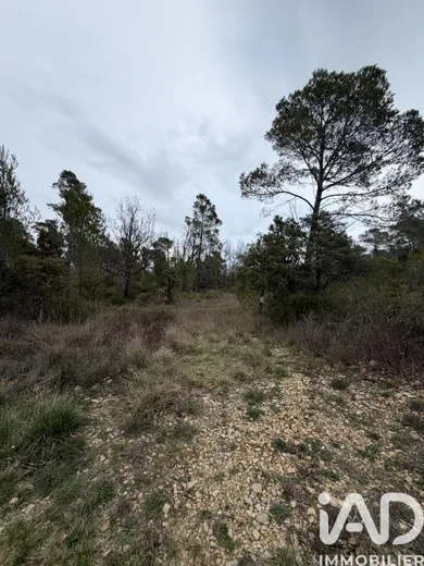 Terrain à Tourrettes (83440)