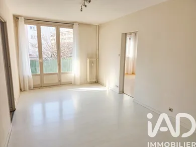 Apartment in Grenoble (38100)