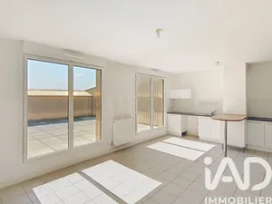 Apartment in Bordeaux (33300)