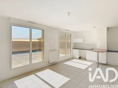 Apartment in Bordeaux (33300)