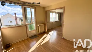 Apartment in Les Clayes-sous-Bois (78340)