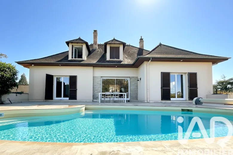 Maison 7 pièces 250 m² · à Montluçon · 250 m² · 389 000 €