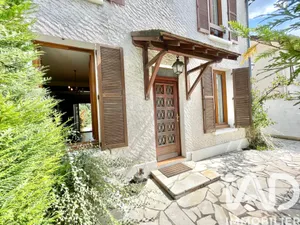 Detached house in Villeneuve-le-Roi (94290)