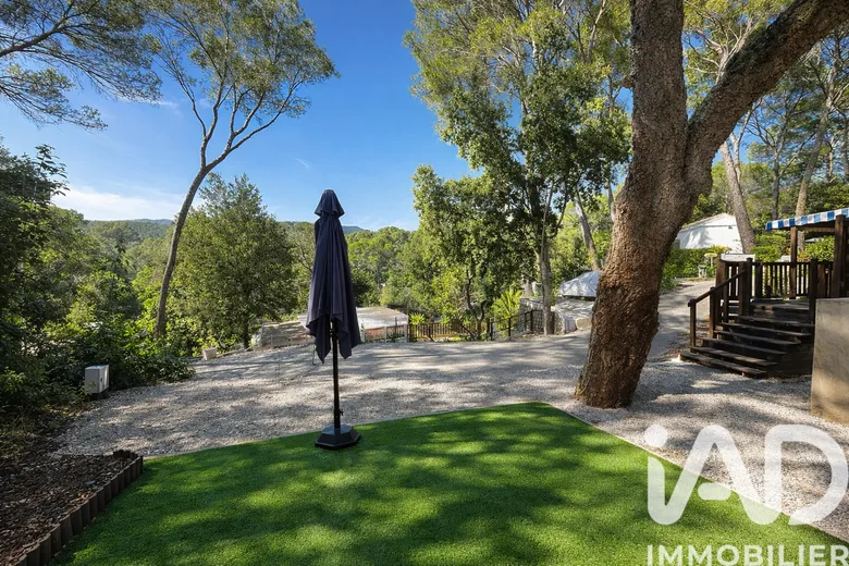 Terrain loisirs à Fréjus (83600) · 80 500 €