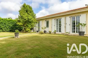 Maison traditionnelle à Aizenay (85190)