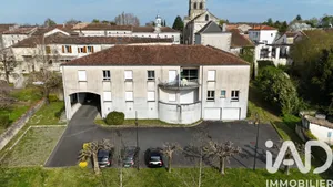 Building in Roullet-Saint-Estèphe (16440)