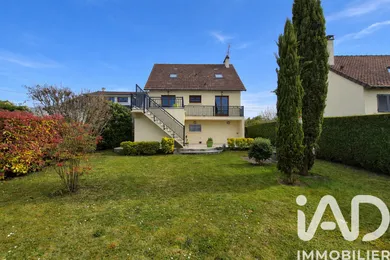 Maison traditionnelle à Méry-sur-Oise (95540)