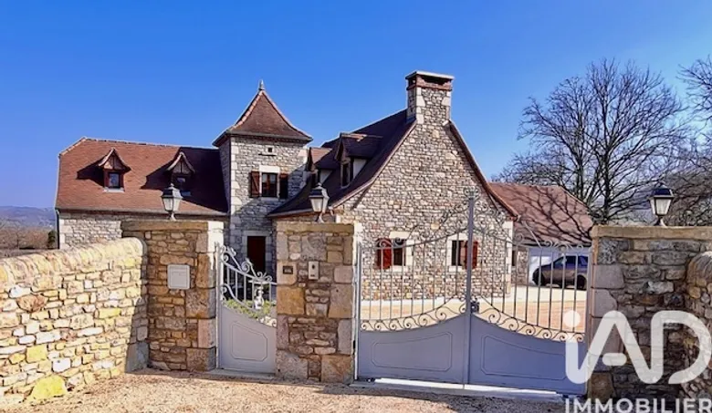 Maison 5 pièces 206 m² · à Saint-Jean-Lespinasse · 206 m² · 670 000 €