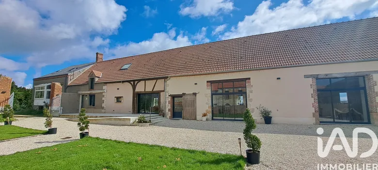 Maison 8 pièces 371 m² · à Lorcy · 371 m² · 720 000 €