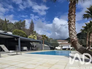 Maison d'architecte à Contes (06390)