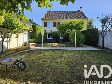 House in Le Mesnil-le-Roi (78600)