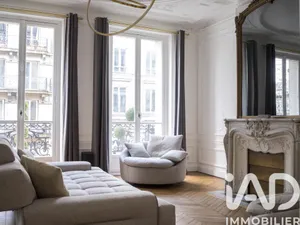 Apartment in Paris (75010)