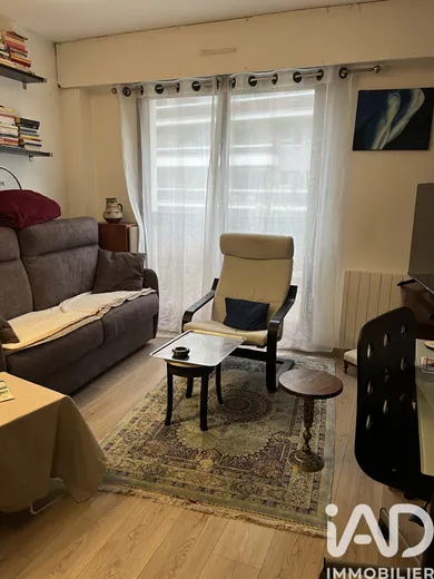 Apartment in Paris (75015)