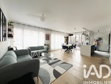 Apartment in Puteaux (92800)