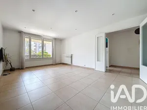 Apartment in Éragny (95610)