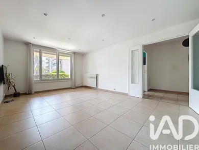 Apartment in Éragny (95610)