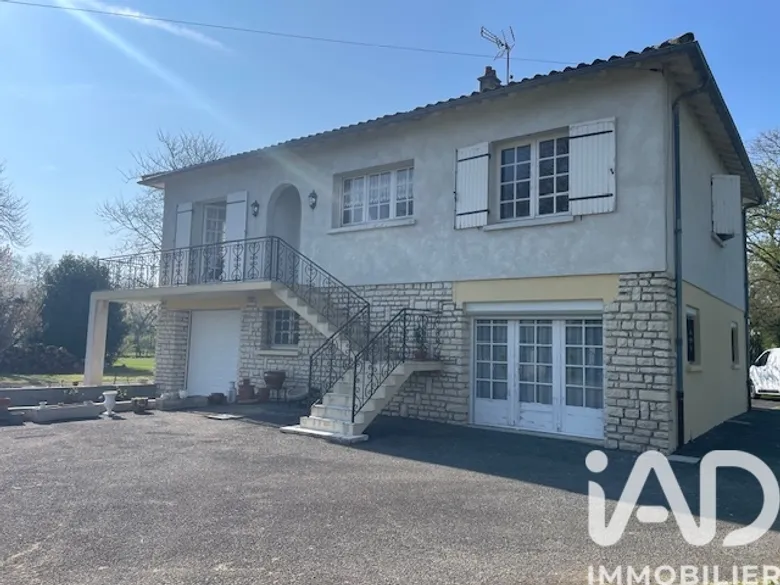 Maison 5 pièces 132 m² · à Aulnay · 131,8 m² · 165 000 €