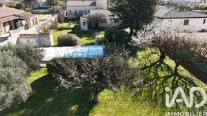 Traditional house in Lapalud (84840)
