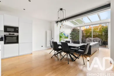 Townhouse in Suresnes (92150)
