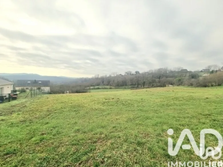 Terrain à Varetz (19240) · 40 000 €