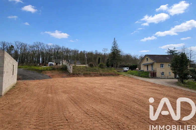 Terrain à bâtir à Brive-la-Gaillarde (19100) · 44 800 €